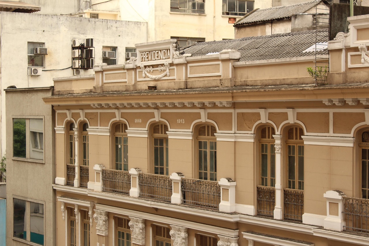 非吸烟者是否应该拒绝和香烟烟民交往？